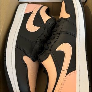 Men’s AIR JORDAN 1 LOW - BLACK / ARCTIC ORANGE / WHITE